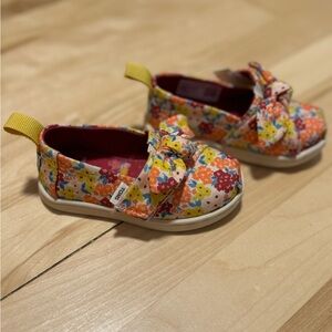 NEW toms size 5C for toddler never worn